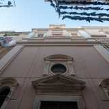 Il fabbricato comprende infatti la chiesa di San Bartolomeo: un tempio che seppur sconsacrato continua a mostrare il suo elegante e snello profilo rosa pallido con finestrelle laterali...
